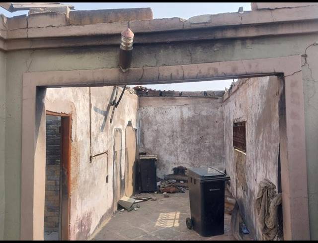 6 BEDROOM HOUSE FOR SALE IN TEMBISA CENTRAL